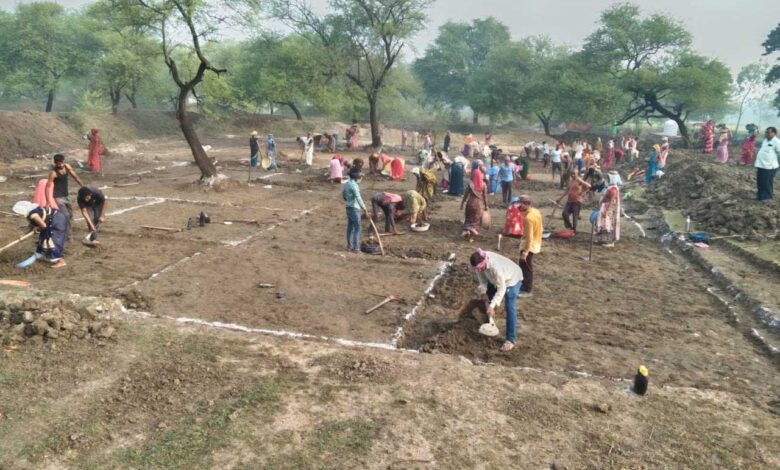 सामुदायिक डबरी निर्माण से जल संरक्षण और ग्रामीण आजीविका को मिलेगा नया आधार सामुदायिक डबरी निर्माण से जल संरक्षण और ग्रामीण आजीविका को मिलेगा नया आधार