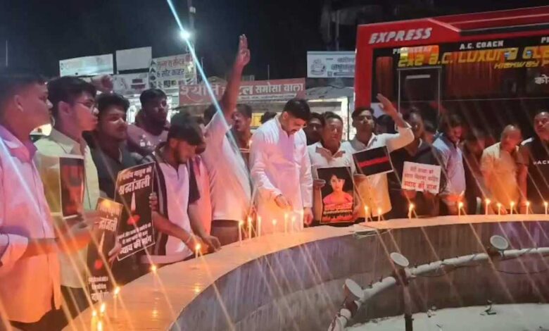 मासूम को श्रद्धांजलि देकर न्याय की मांग, कटघोरा में आरोपी के खिलाफ लोगों का आक्रोश मासूम को श्रद्धांजलि देकर न्याय की मांग, कटघोरा में आरोपी के खिलाफ लोगों का आक्रोश