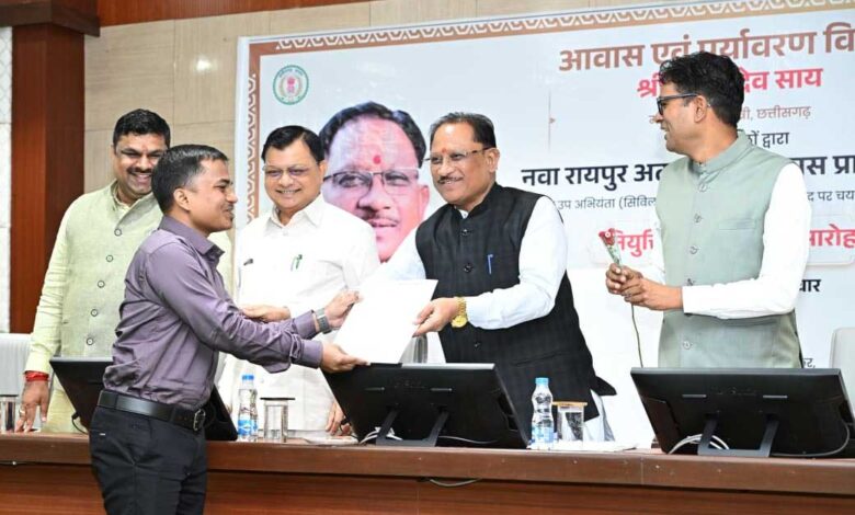 युवाओं को रोजगार, नागरिकों को सुगम सेवाएं और आधुनिक कौशल से जोड़ना हमारी प्राथमिकता : मुख्यमंत्री विष्णु देव साय युवाओं को रोजगार, नागरिकों को सुगम सेवाएं और आधुनिक कौशल से जोड़ना हमारी प्राथमिकता : मुख्यमंत्री विष्णु देव साय
