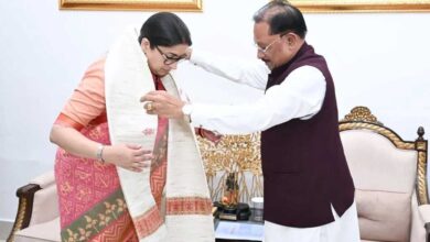 दो दिवसीय छत्तीसगढ़ दौरे पर स्मृति ईरानी, मुख्यमंत्री विष्णुदेव साय से की शिष्टाचार मुलाकात