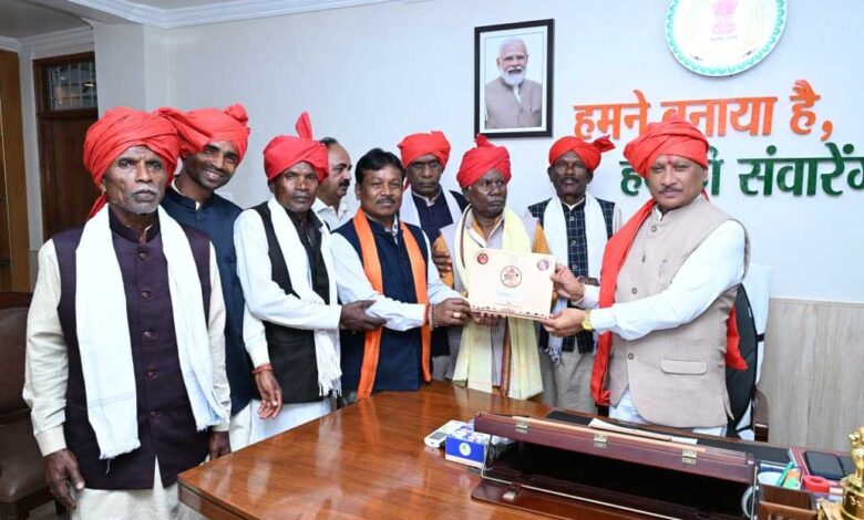 विश्व प्रसिद्ध बस्तर दशहरा हमारी जनजातीय संस्कृति, आस्था और सामूहिक सहभागिता की अनुपम विरासत : मुख्यमंत्री श्री विष्णु देव साय विश्व प्रसिद्ध बस्तर दशहरा हमारी जनजातीय संस्कृति, आस्था और सामूहिक सहभागिता की अनुपम विरासत : मुख्यमंत्री श्री विष्णु देव साय