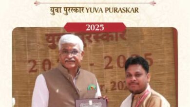 छत्तीसगढ़ की कला प्रतिभाओं ने राष्ट्रीय मंच पर लहराया परचम, केंद्रीय मंत्री श्री गजेन्द्र सिंह शेखावत ने जशपुर के डॉ. आनन्द पाण्डेय और सारंगढ़ के श्री घनश्याम साहू को किया सम्मानित छत्तीसगढ़ की कला प्रतिभाओं ने राष्ट्रीय मंच पर लहराया परचम, केंद्रीय मंत्री श्री गजेन्द्र सिंह शेखावत ने जशपुर के डॉ. आनन्द पाण्डेय और सारंगढ़ के श्री घनश्याम साहू को किया सम्मानित