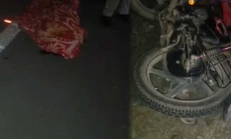 छत्तीसगढ़: सूरजपुर में भीषण सड़क हादसा, बाइक सवार युवक की मौत, दो लोग अस्पताल में भर्ती छत्तीसगढ़: सूरजपुर में भीषण सड़क हादसा, बाइक सवार युवक की मौत, दो लोग अस्पताल में भर्ती