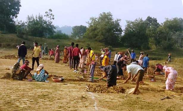 वीबी-जी राम जी योजना से संवर रहे गांव, ग्रामीण विकास के साथ स्थानीय श्रमिकों को मिल रहा रोजगार वीबी-जी राम जी योजना से संवर रहे गांव, ग्रामीण विकास के साथ स्थानीय श्रमिकों को मिल रहा रोजगार