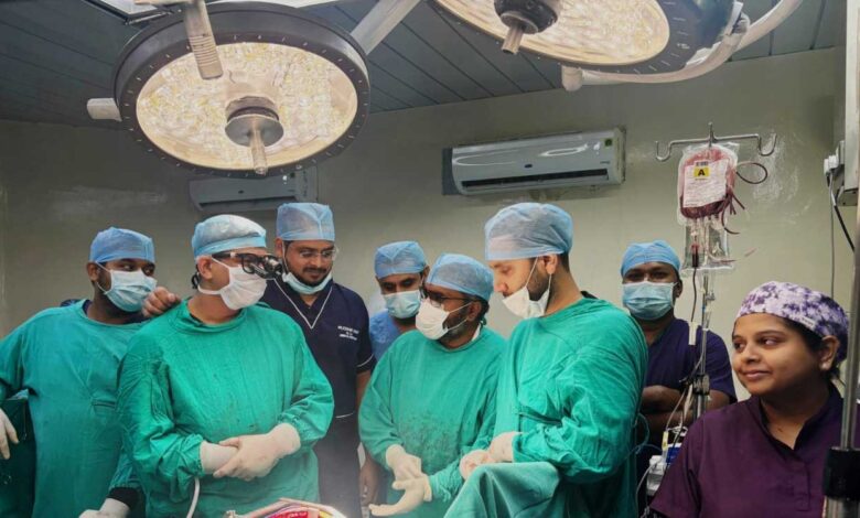 अम्बेडकर अस्पताल के कैंसर सर्जरी विभाग की बड़ी उपलब्धि, हृदय और फेफड़े की प्रमुख संरचनाओं से चिपकी कैंसर की जटिल गांठ को सफलतापूर्वक निकाला