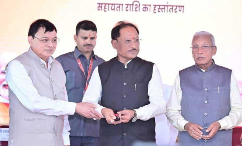 निर्माण श्रमिकों के जीवन में खुशहाली ला रहीं सन्निर्माण कर्मकार मंडल की जनकल्याणकारी योजनाएं निर्माण श्रमिकों के जीवन में खुशहाली ला रहीं सन्निर्माण कर्मकार मंडल की जनकल्याणकारी योजनाएं