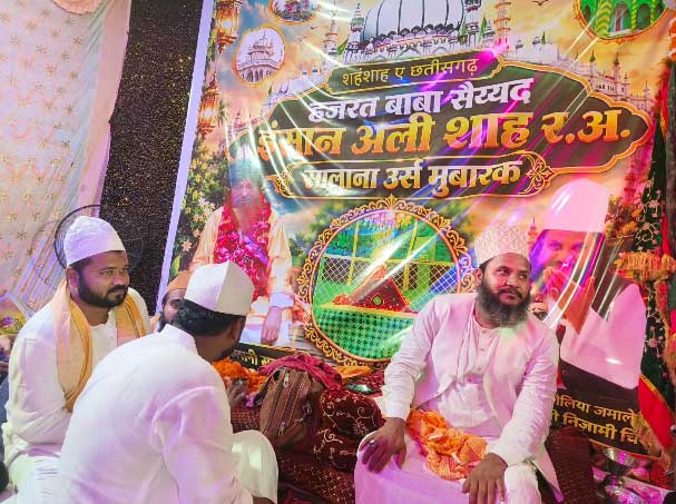 लुतरा शरीफ में अकीदत का माहौल, 68वें सालाना उर्स पर मांगी गई अमन-भाईचारे की दुआ लुतरा शरीफ में अकीदत का माहौल, 68वें सालाना उर्स पर मांगी गई अमन-भाईचारे की दुआ