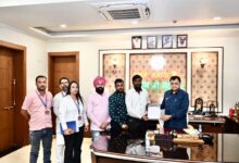 वेतन बढ़ाकर राशि वापस लेने का आरोप, ठेका श्रमिकों ने उठाई आवाज