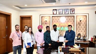 वेतन बढ़ाकर राशि वापस लेने का आरोप, ठेका श्रमिकों ने उठाई आवाज