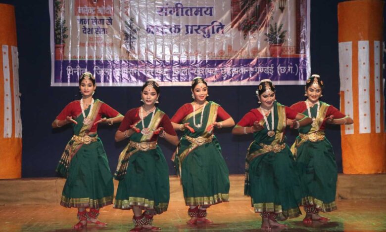इंदिरा कला संगीत विश्वविद्यालय खैरागढ़ में ‘नमो सेवा– अनकही कहानियां’ का जिला स्तरीय भव्य नाट्य मंचन इंदिरा कला संगीत विश्वविद्यालय खैरागढ़ में ‘नमो सेवा– अनकही कहानियां’ का जिला स्तरीय भव्य नाट्य मंचन