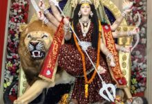 1972 से महिषासुर मर्दिनी स्वरूप में विराज रहीं मां दुर्गा, तीसरी पीढ़ी के युवा संभाल रहे महोत्सव की परंपरा
