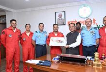 मुख्यमंत्री श्री विष्णु देव साय से भारतीय वायु सेना की सारंग हेलीकॉप्टर डिस्प्ले टीम ने की सौजन्य मुलाकात मुख्यमंत्री श्री विष्णु देव साय से भारतीय वायु सेना की सारंग हेलीकॉप्टर डिस्प्ले टीम ने की सौजन्य मुलाकात